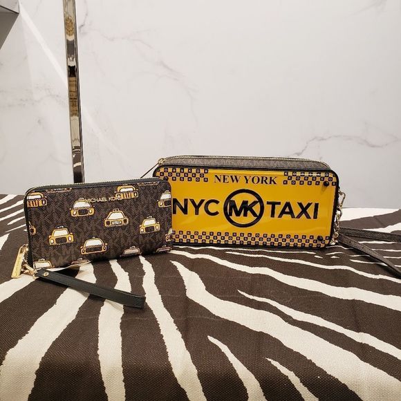 Michael Kors NYC Taxi Clutch Set - Picture 1 of 7